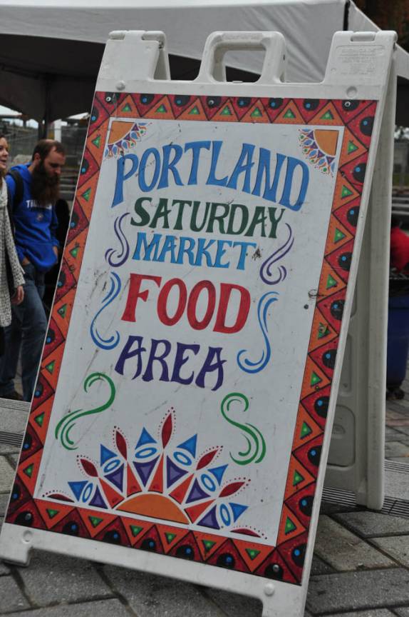 No movimentado mercado de sábado, ao ar livre, em Portland, no Oregon, oeste dos Estados Unidos